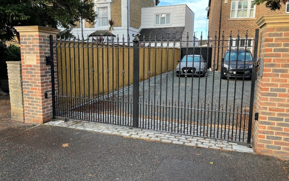 Automatic gate example
