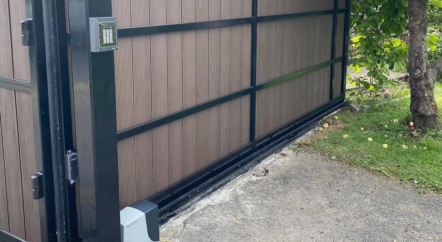 Nice automatic gate installer